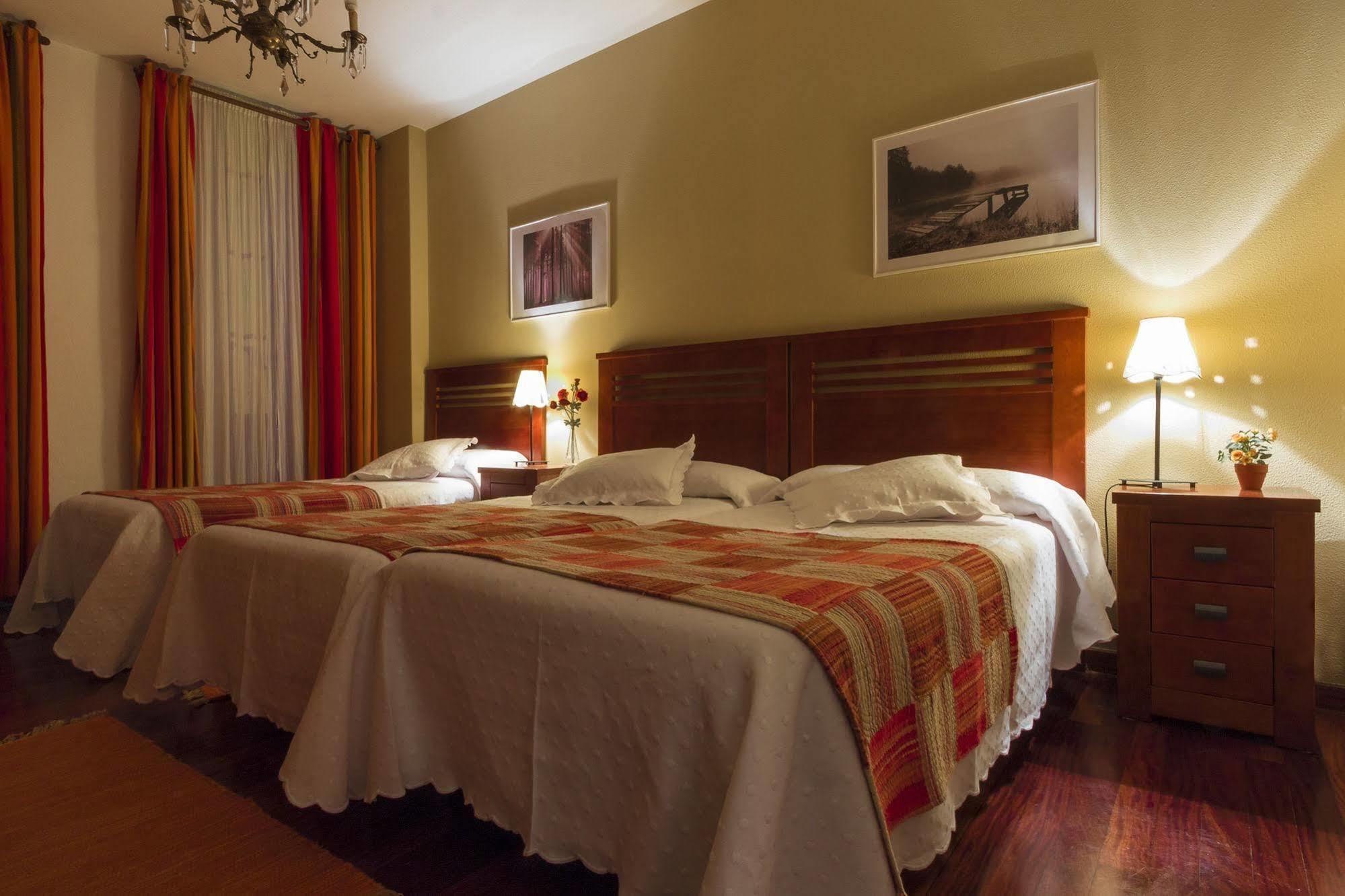Hostal La Carballinesa Сантьяго-де-Компостела Екстер'єр фото